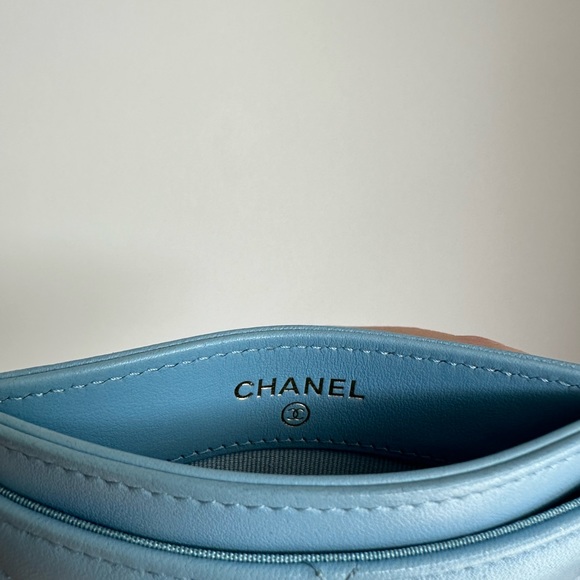 CHANEL Lambskin Quilted Chanel 19 Card Holder - Picture 9 of 12